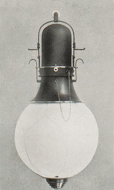 AEG Differentialbogenlampe von 1908/1909 Entwurf von Peter Behrens.