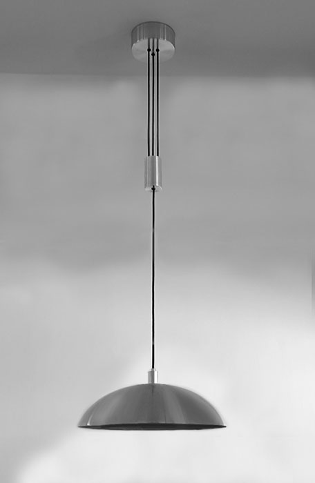 ME 78b Pendelleuchte mit Zugvorrichtung
Schirm Aluminium, &Oslash;: 50 cm.
Produktion: 
- Schwintzer & Gr&auml;ff: 5498 (1928) Marianne Brandt