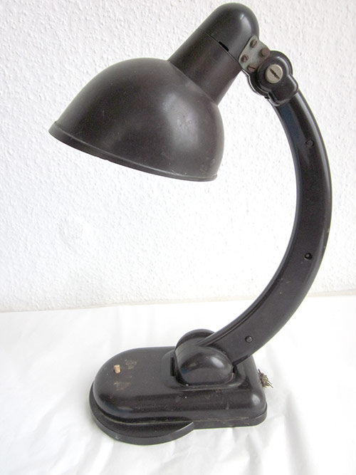 Hermann Römmler AG, Phenoplast-Leuchte
Entwurf von 1929. Abgebildet ein Modell im „repariertem“ Zustand.