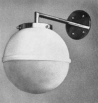 Goldschmidt & Schwabe Wandleuchte, 1928.
Kugel oberer Teil opal&uuml;berfangen, unterer Teil mattiertes Klarglas, 
Metallteile Messing vernickelt. 
Entwurf von Wolfgang T&uuml;mpel.